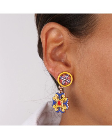 Orecchini in Metallo con maiolica a fiore smaltata blu giallo e rosso