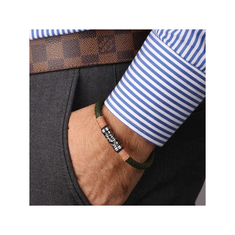 Bracciale in Acciaio rigido in pelle verde con elemento centrale lavorato a fantasia