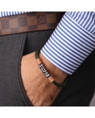 Bracciale in Acciaio rigido in pelle verde con elemento centrale lavorato a fantasia