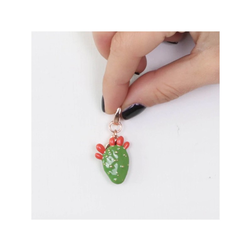 Ciondolo in Metallo con fico d&#8217;india impreziosito da smalti colorati